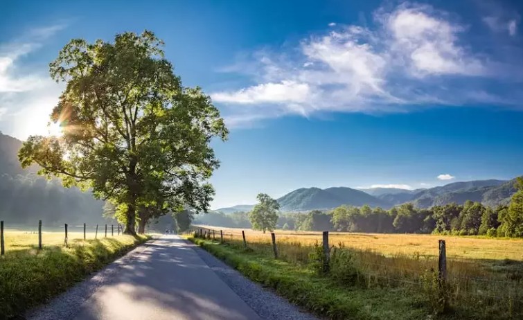 cades-cove-smoky-mountains-scenic-loop-tennessee