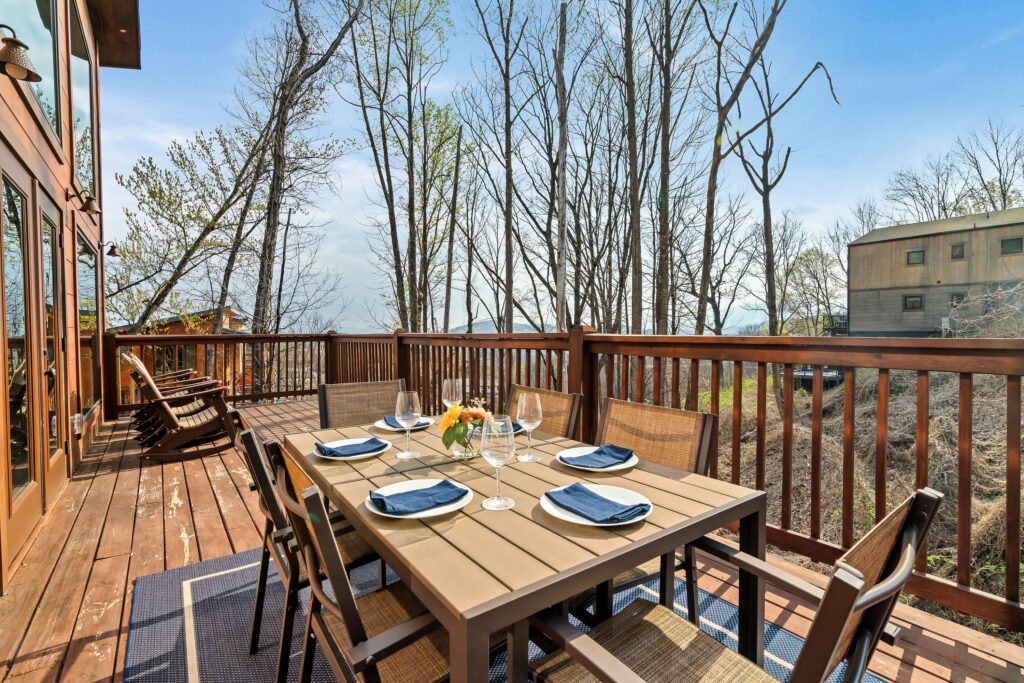 gatlinburg-cabin-mountain-memories-deck (4)