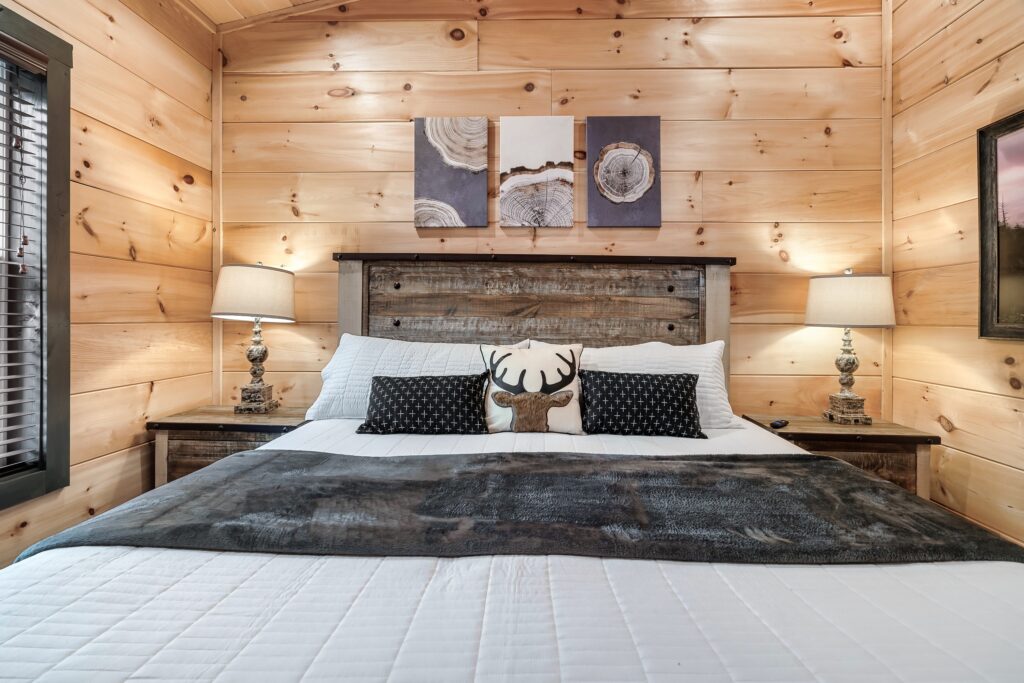 gatlinburg-cabin-mountain-memories-smoky-mountain-bedroom (2)