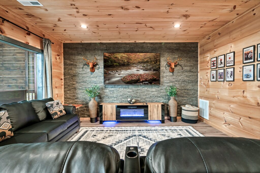 gatlinburg-cabin-mountain-memories-theater-room (3)