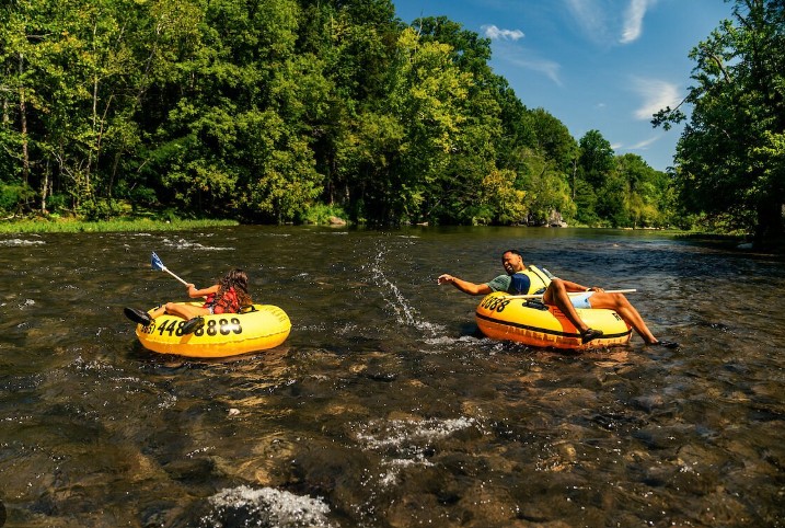 smoky-mountains-river-tubing-summer-activity-tennessee