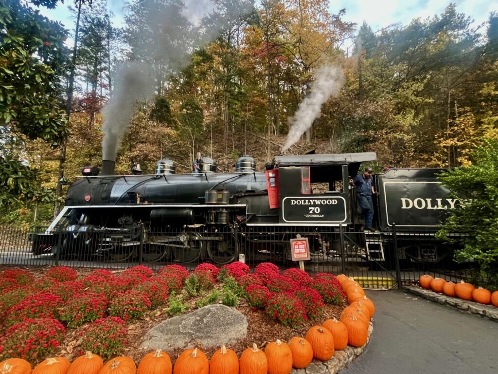 Dollywood theme park rides and attractions in Pigeon Forge Tennessee