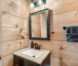 gatlinburg-cabin-mountain-memories-bath-room (2)