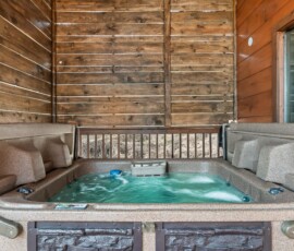 gatlinburg-cabin-mountain-memories-hot-tub-deck-view (1)