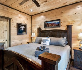 gatlinburg-cabin-tree-top-memories-bedroom (1)
