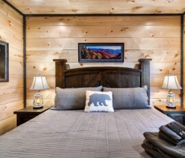 gatlinburg-cabin-tree-top-memories-bedroom