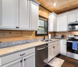 gatlinburg-cabin-tree-top-memories-kitchen (2)