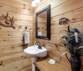 gatlinburg-cabin-unforgettable-bathroom