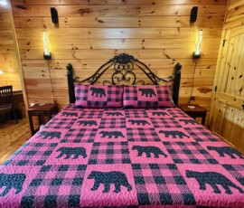 gatlinburg-cabin-unforgettable-bedroom (1)