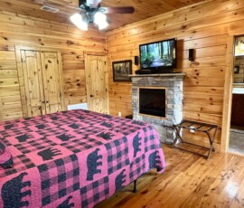 gatlinburg-cabin-unforgettable-bedroom (2)